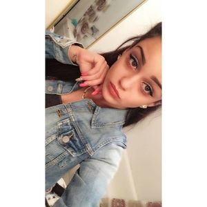 Meet your Posher, Raee